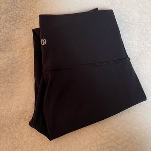 Lululemon wonder under leggings size 6 black 25”
